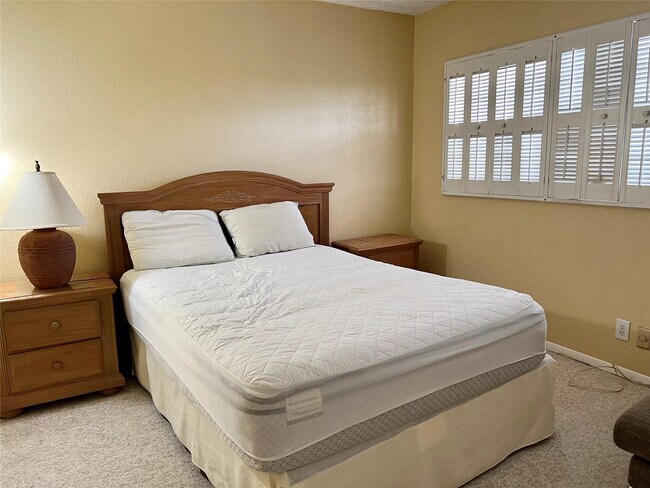 Building Photo - 3000 N Palm Aire Dr