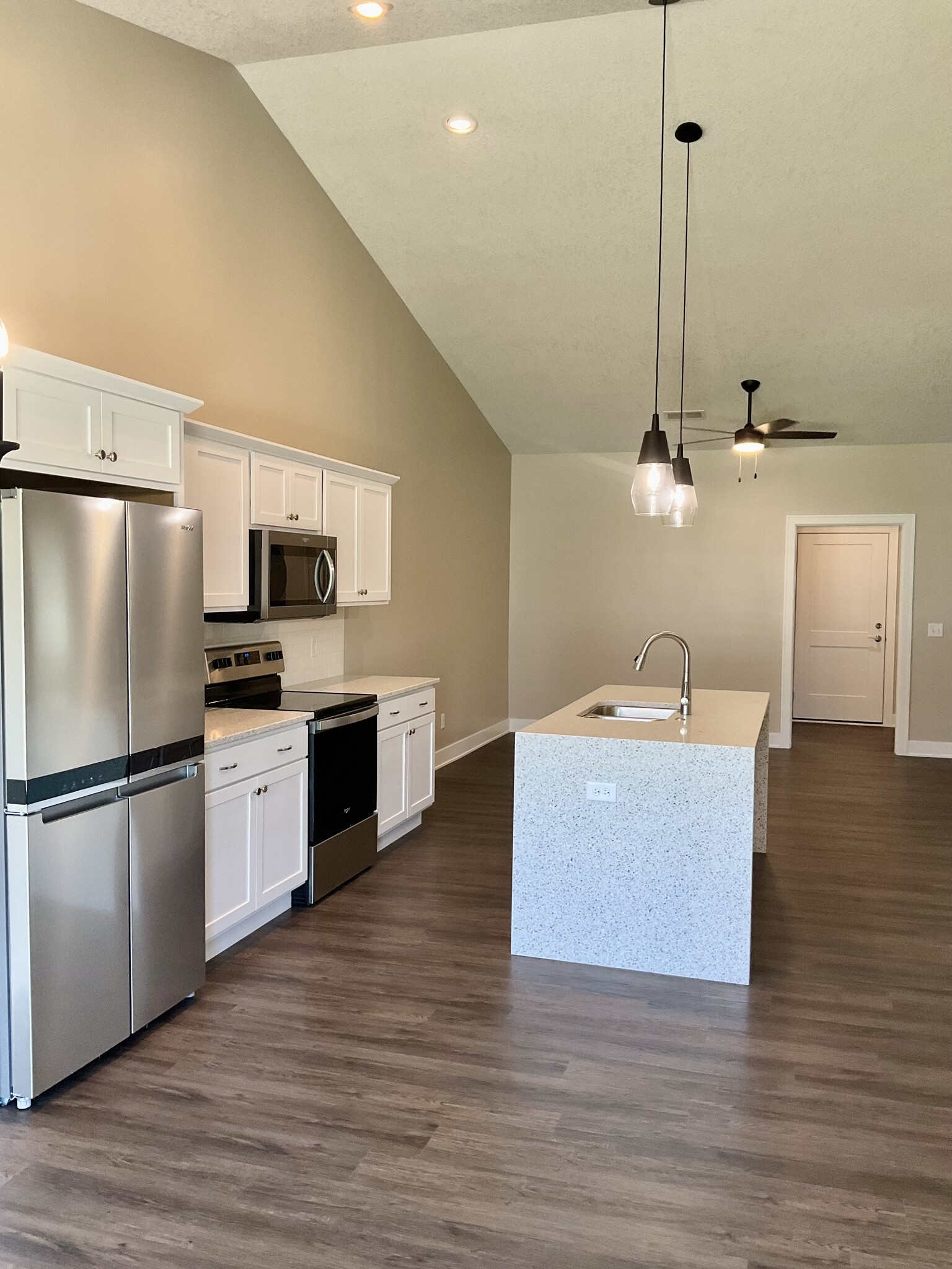 Building Photo - 123 Beacon Harbor Pky