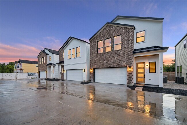 Building Photo - 5815 Outer Banks St