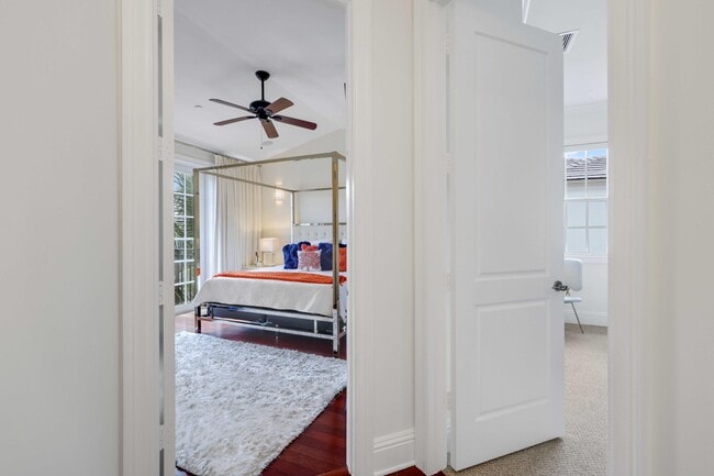 Building Photo - 285 SE 6th Ave