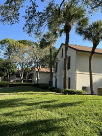 Building Photo - 3211 Jog Park Dr