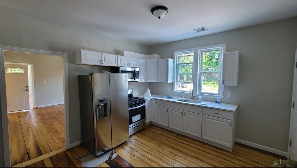 Kitchen with stainless steel appliances - 4 Wakullah St
