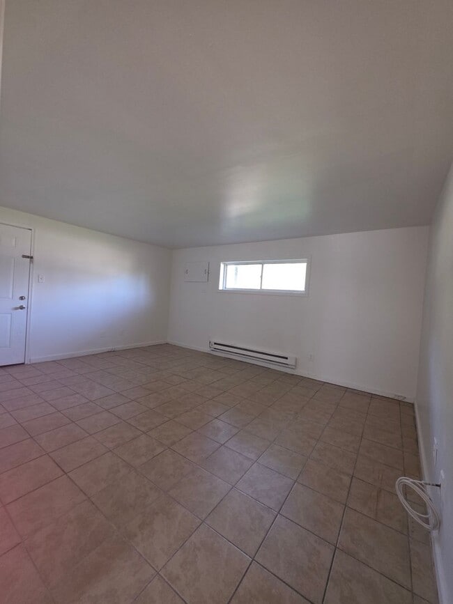 Building Photo - 1 BR Lower in a Desirable Neighborhood