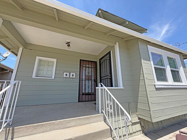 Building Photo - 2539 Grande Vista Ave