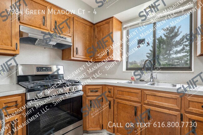 Building Photo - 7984 Green Meadow Ct
