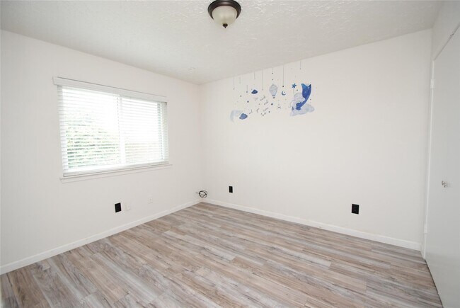 Building Photo - 13507 White Cliff Dr