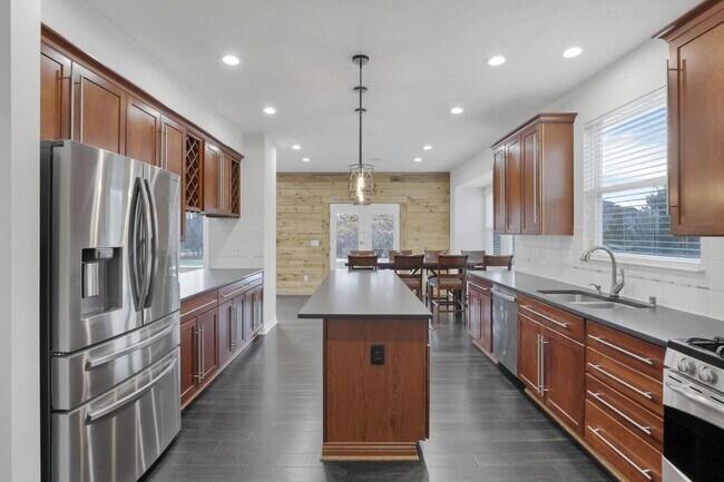 Building Photo - 7090 Dean Farm Rd