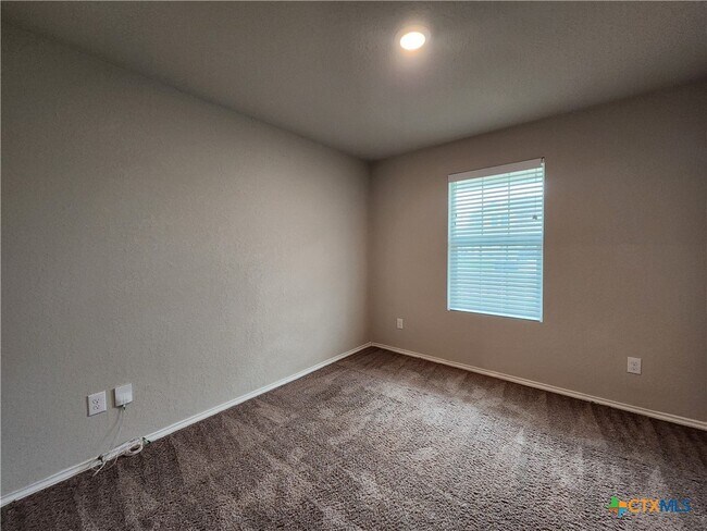 Building Photo - 522 Blue Stem Rd