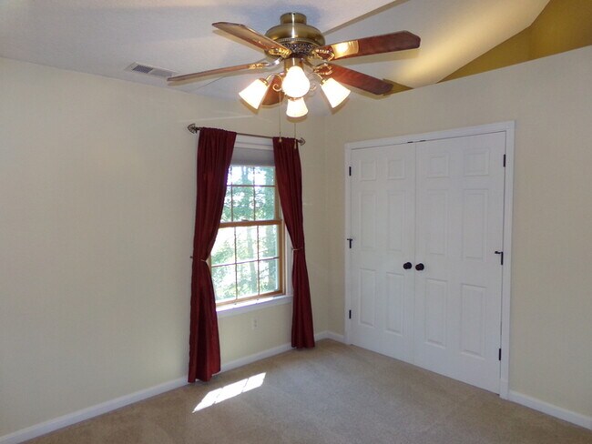 Building Photo - Beautiful 3 Bed 3.5 Bath Xenia Home!