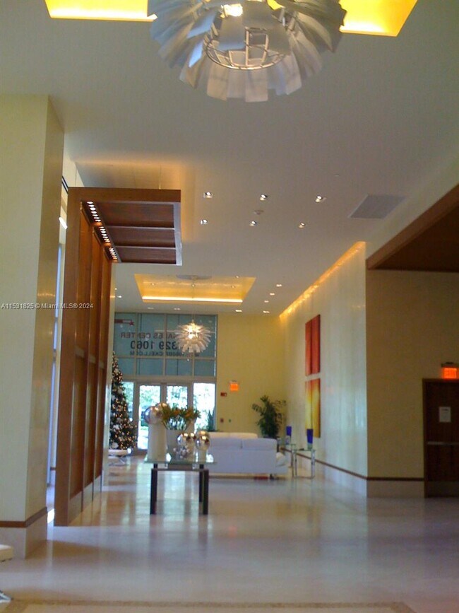 Building Photo - 1060 Brickell Ave