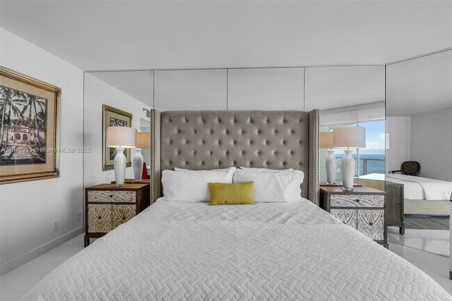 Building Photo - 16485 Collins Ave