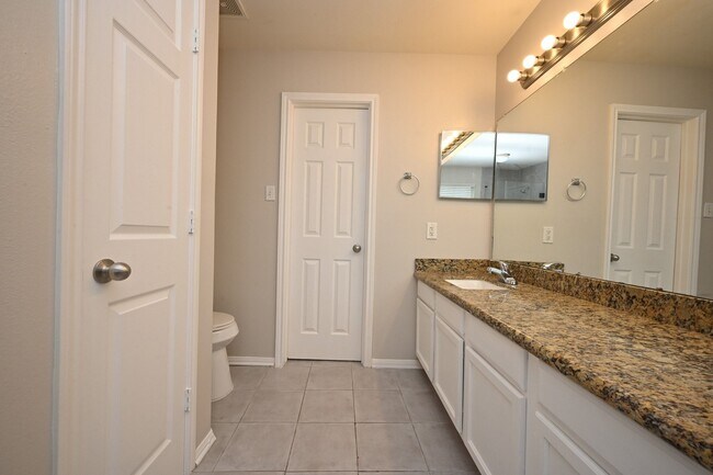 Building Photo - 6127 Yorkglen Manor Ln