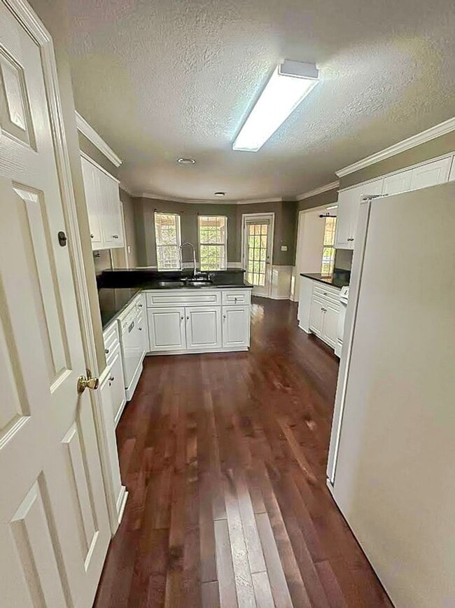Building Photo - 3007 St James Pl