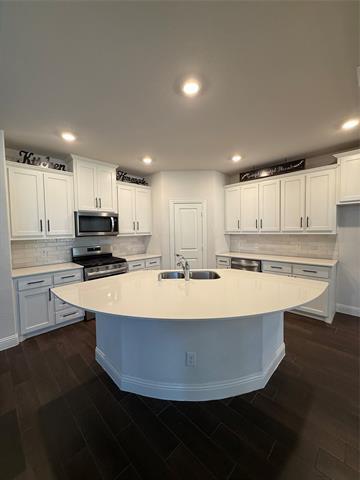 Building Photo - 6033 Dandelion Dr