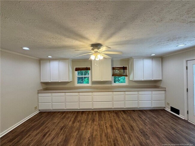 Building Photo - 4011 Woods Ct