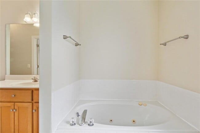 Building Photo - 161 Huntington Cir