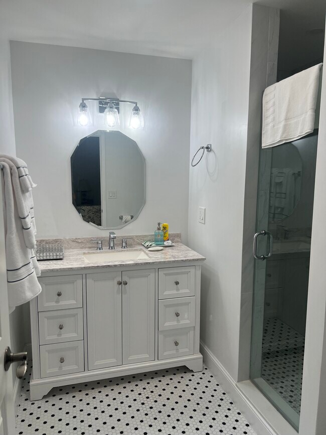 Building Photo - 9080 Peebles Rd