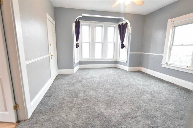 Building Photo - 65 Clinton St