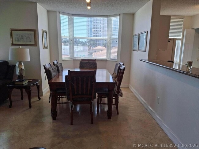 Building Photo - 3606 S Ocean Blvd