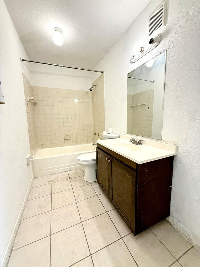 Building Photo - 2625 NW 60th Way