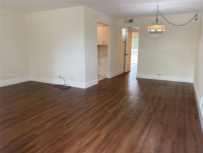 Building Photo - 800 SW 131st Ave