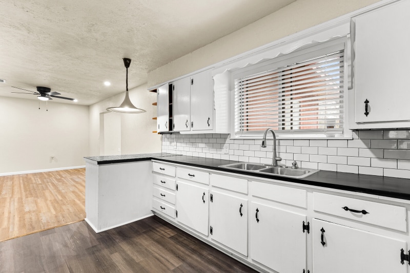 Building Photo - 316 S Barbara St