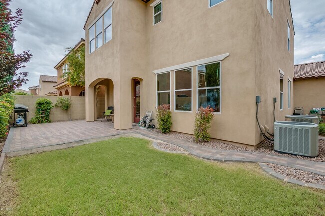 Building Photo - GREAT LOCATION!  Fabulous move-in ready 5 bed /3 bath home in south Tempe
