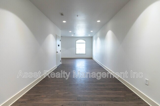 Building Photo - 1110 Franck St