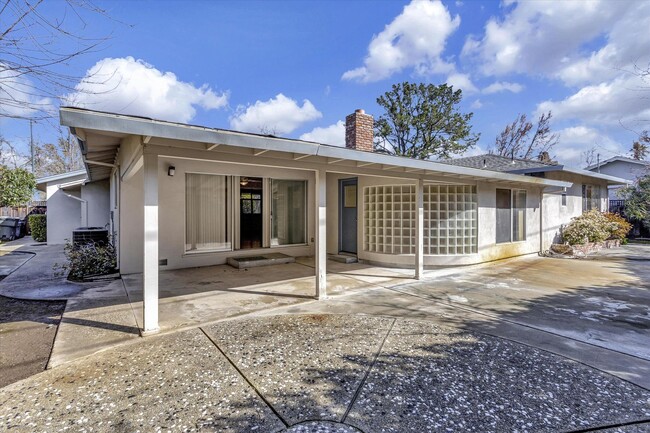 Building Photo - Tons of Space l Great Schools l Prime Sili...