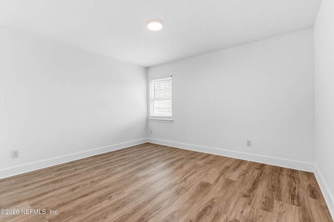 Building Photo - 325 Sunrise Cir