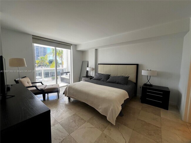 Building Photo - 10275 Collins Ave