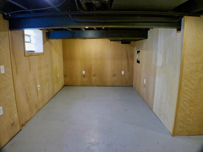 Building Photo - 9337 S Richmond Ave