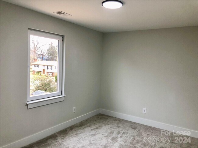 Building Photo - 413 2nd St Pl SE