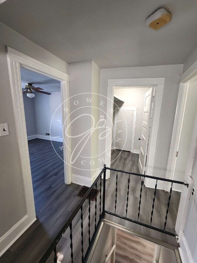 Building Photo - "Charming 2 possible 3-Bedroom Home on Uta...