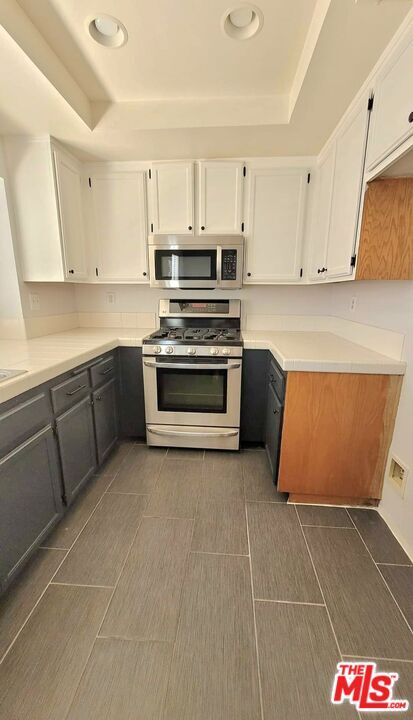 Building Photo - 15180 Carnation St