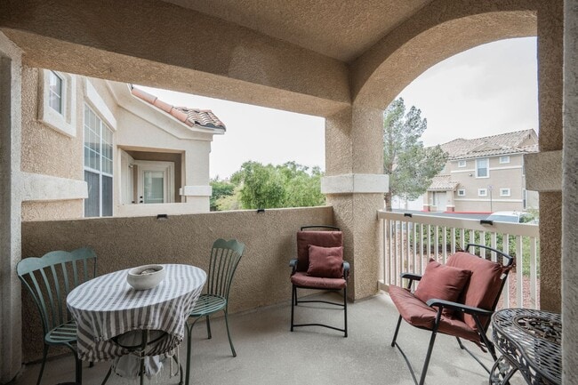 Building Photo - Beautiful 2 bedroom condo-North Las Vegas