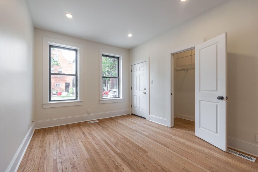Building Photo - 2301 N Leavitt St