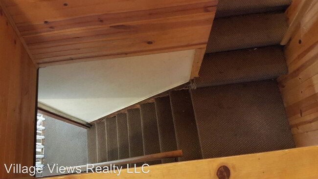 Building Photo - 102 E Brown St