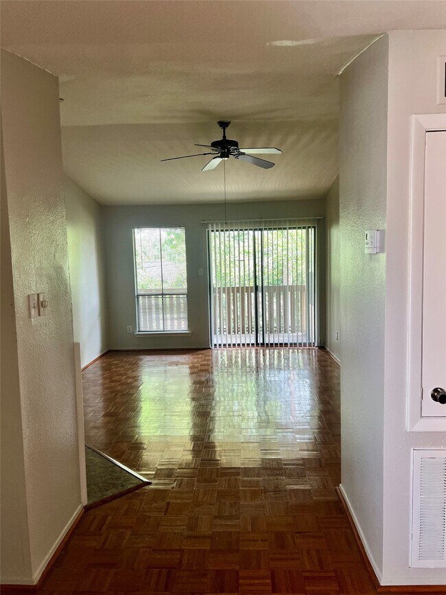 Building Photo - 5001 Lamonte Ln