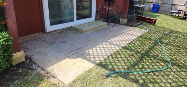 Building Photo - 703 Flower Field Ct