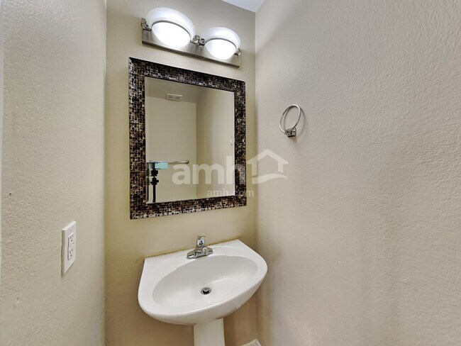 Building Photo - 16632 W Belleview St