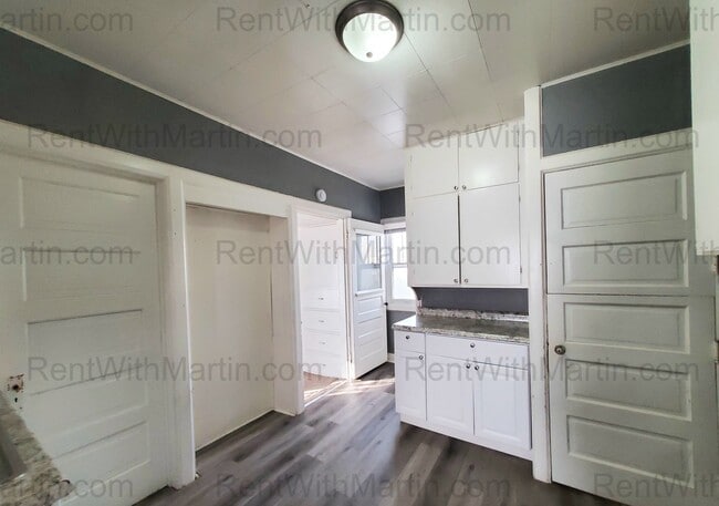 Building Photo - 229 Linden Ave