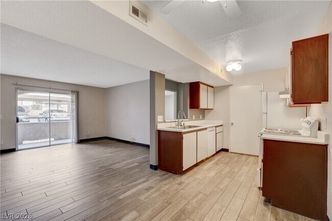 Building Photo - 200 Mission Laguna Ln