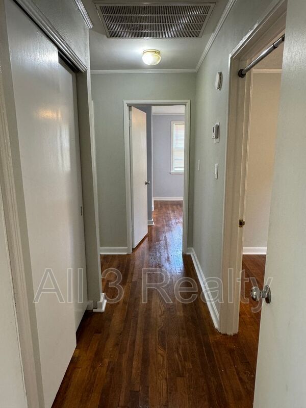 Building Photo - 4259 Hickory Dr