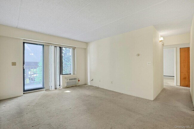 Building Photo - 560 Halstead Ave