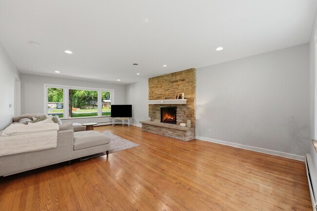 Building Photo - 317 E Forest Ln