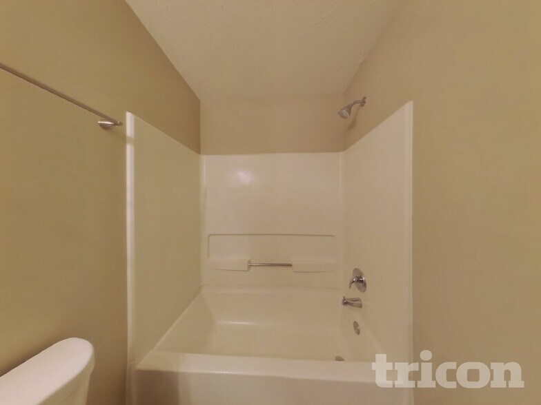 Building Photo - 712 Holly Rose Way