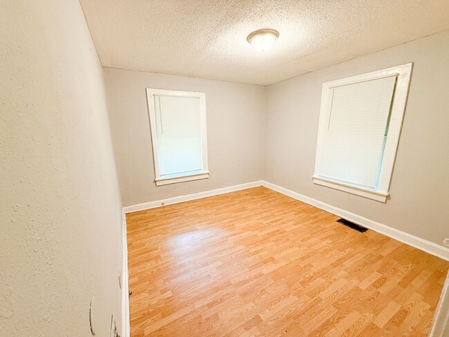 Building Photo - Cozy 2 bed 1 bath!