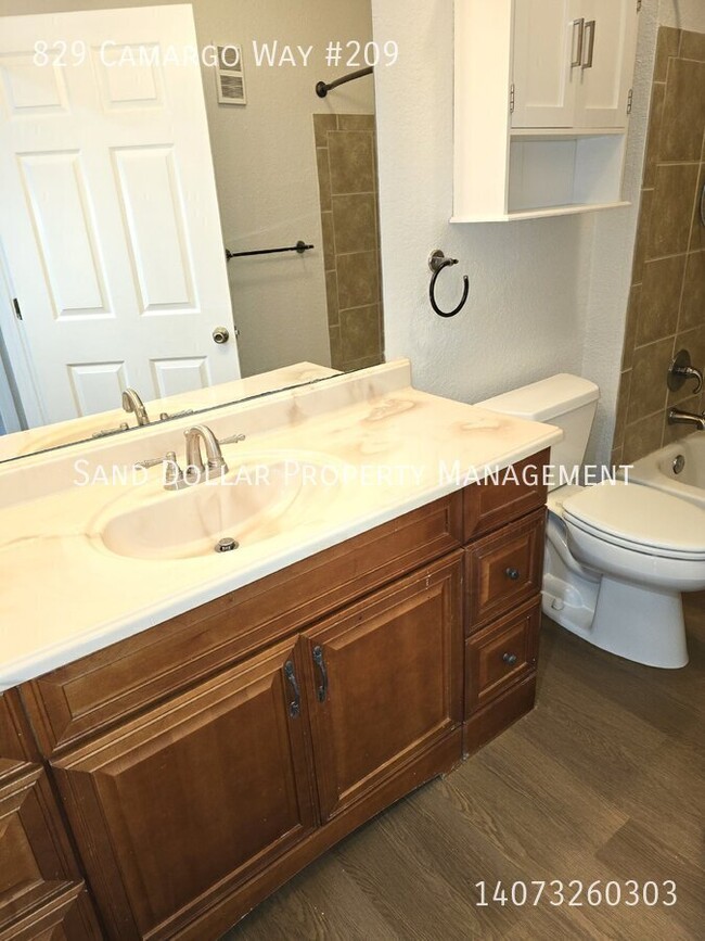 Building Photo - Wonderfully renovated 2nd floor condo in a...