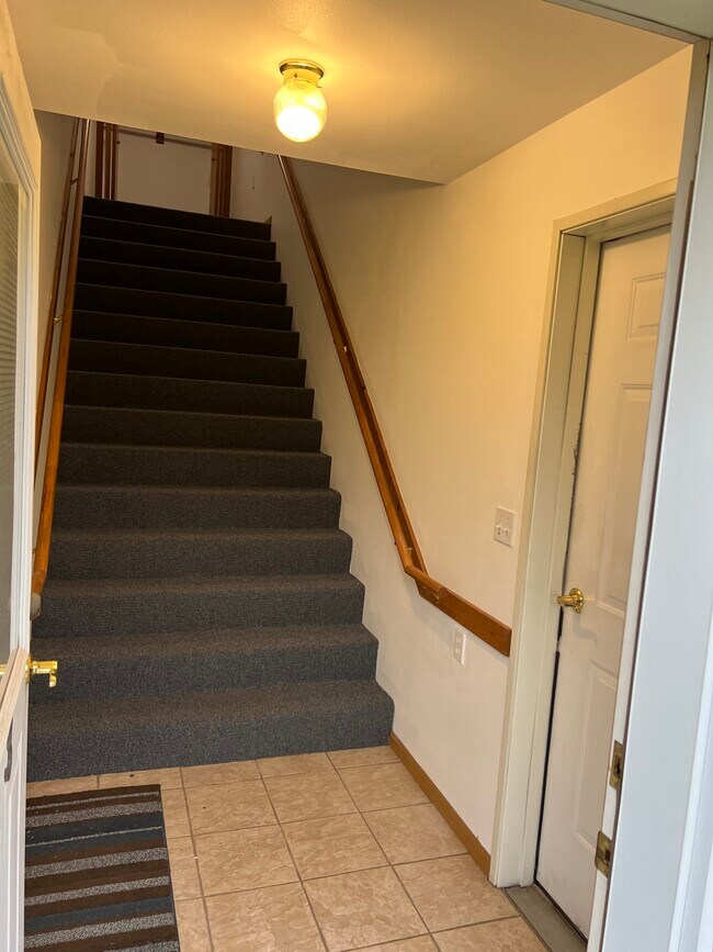 Building Photo - 450 Skare Rd